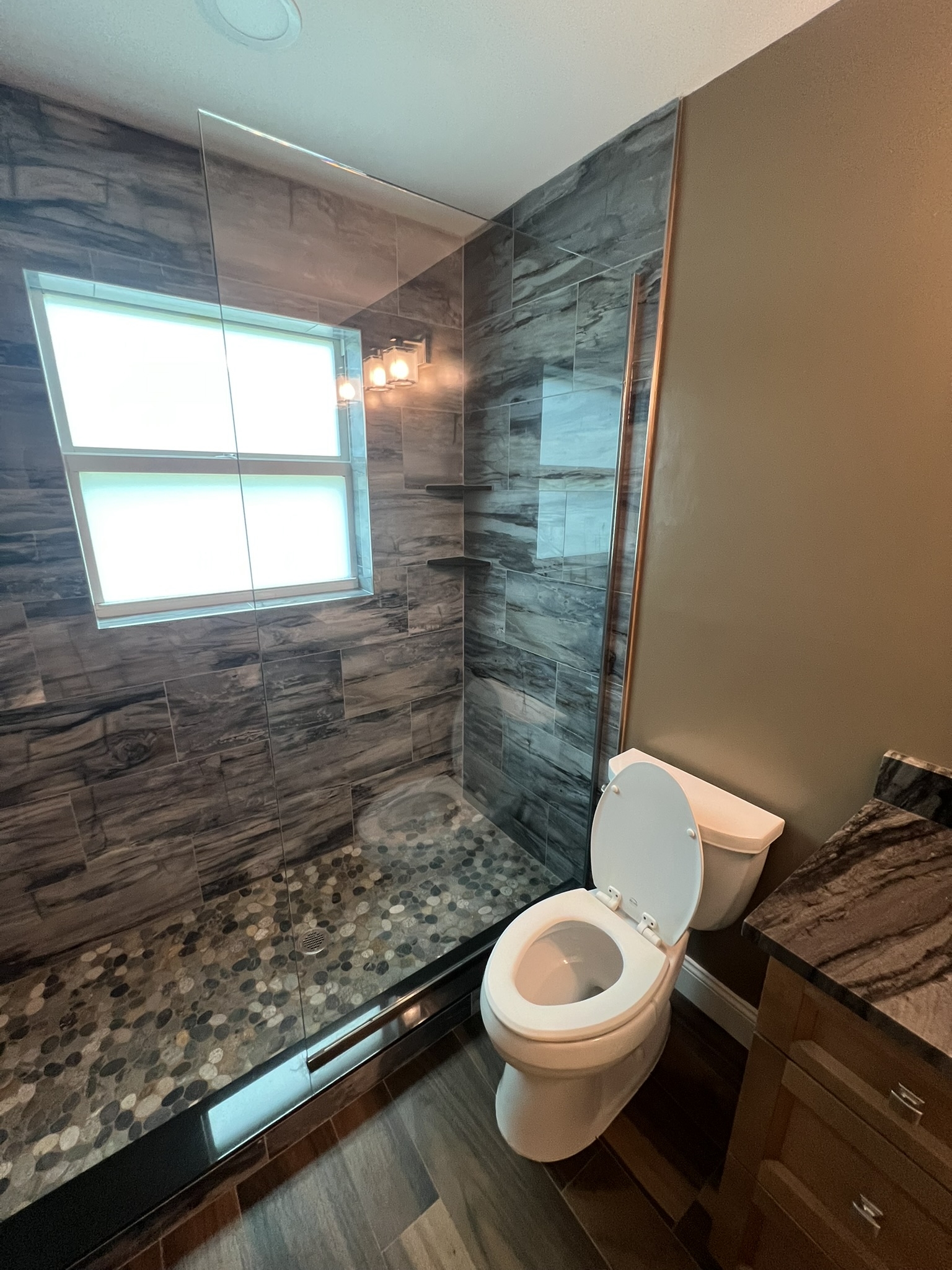 Floor-to-ceiling shower tile