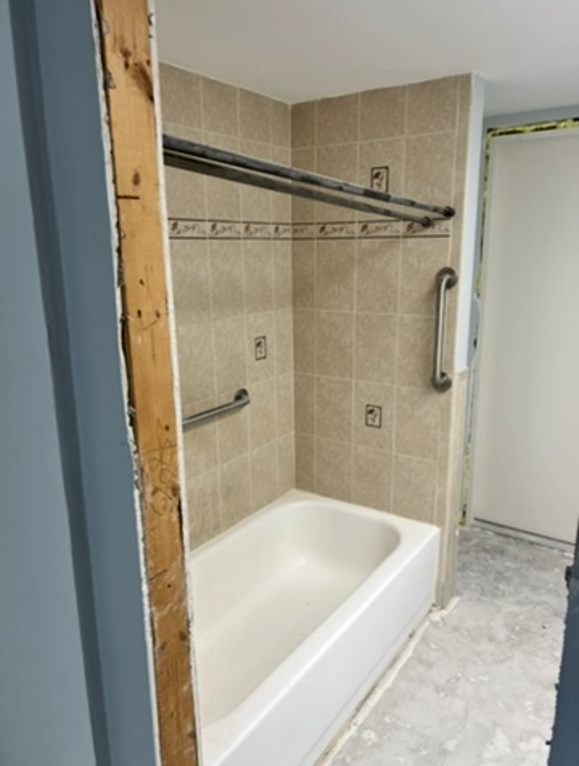 Guest bath before remodel